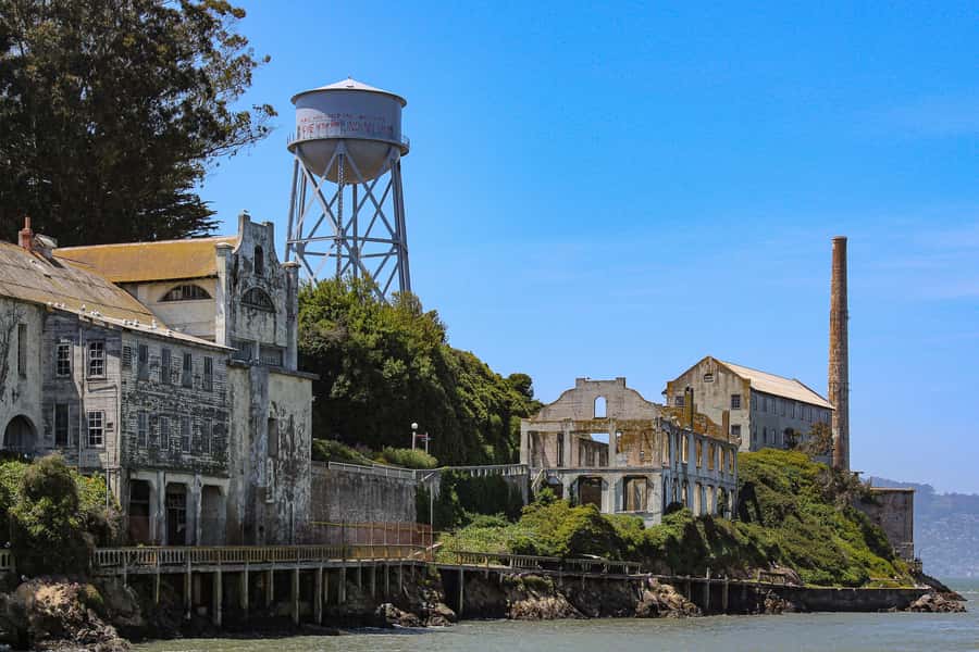 San Francisco: Discover Alcatraz, Historic City E-bike Tour - Visiting Alcatraz Island: The Ferry and Self-Guided Audio Tour
