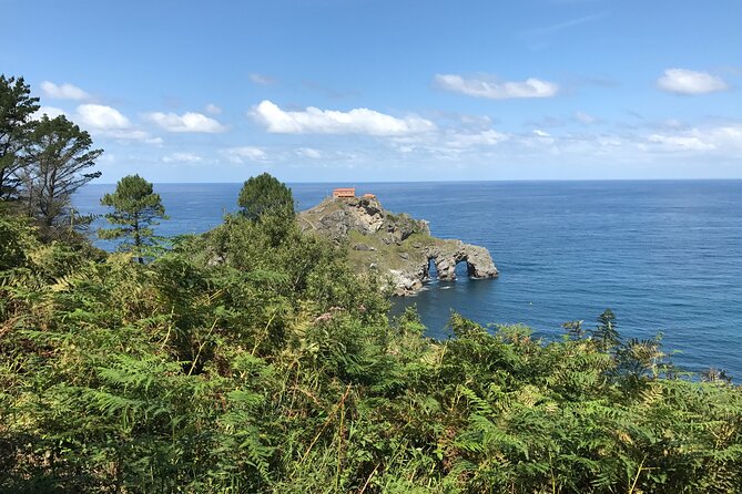 San Juan de Gaztelugatxe with Winery Visit and Lunch (From Bilbao) - Quick Stop in Bermeo for a Local Pintxos Lunch