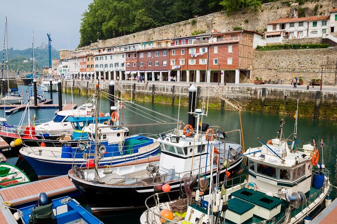 San Sebastian Donostria: Self Guided Scavenger Hunt and Tour - Navigating San Sebastian with Smartphone App Guidance