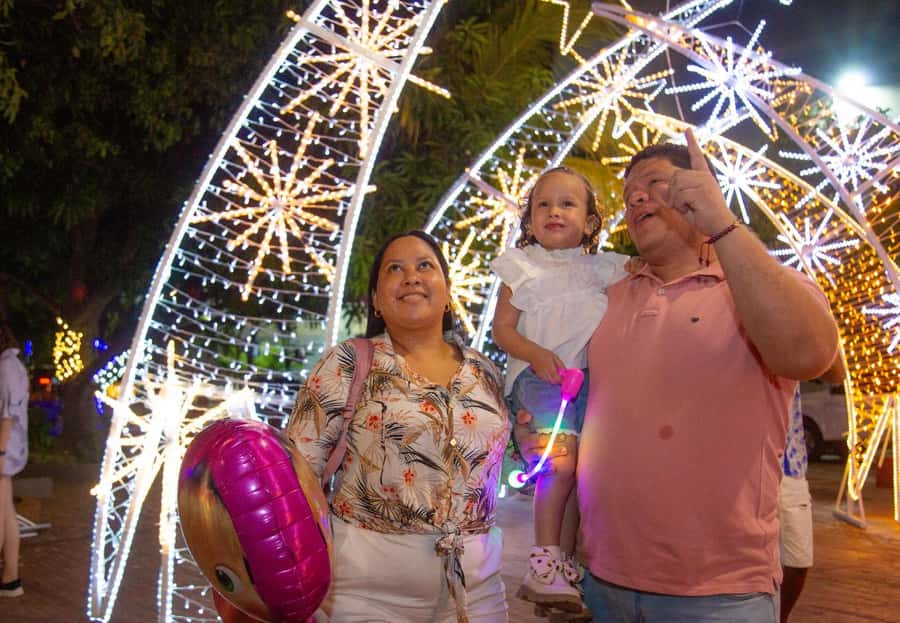 Santa Marta Lights Tour with Party and Music - Iconic Stops and Photo Opportunities