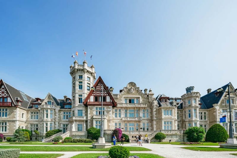 Santander: City Sightseeing Hop-On Hop-Off Bus Tour & Train - From the Old Town to the Cliffs at Faro de Cabo Mayor