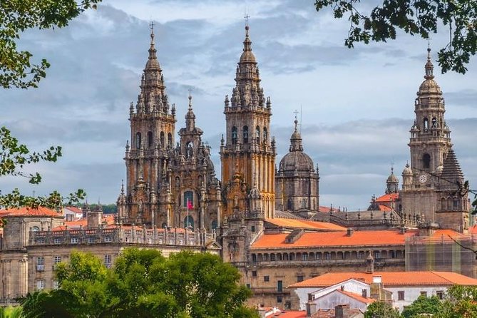 Santiago de Compostela Private Transfer from SCQ Airport to City centre - The Comfort of Premium Vehicles