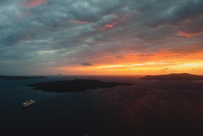 Santorini Customized Tours - Edge of the Island: Akrotiri Lighthouse and Red Beach