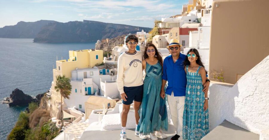 Santorini Family Photoshoot (Oia Village) - The Meeting Point and Easy Accessibility