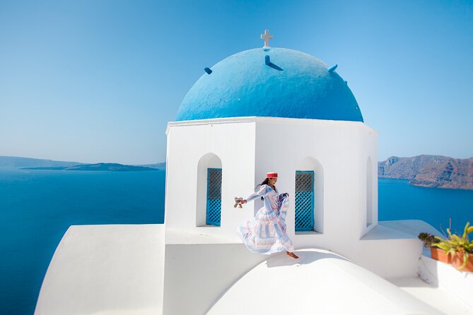 Santorini Photoshoot Oia - Professional Photographer and Guidance