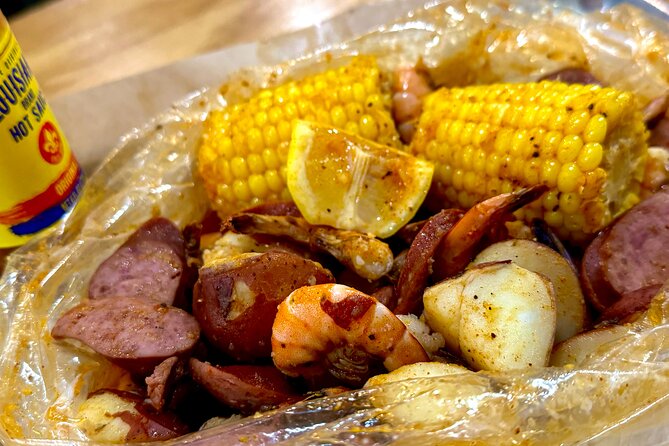 Savannah Walking Food Tour with 5 Locals Favorites Dishes - Walking Through Savannah’s Iconic Historic District