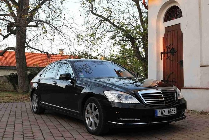 Scenic transfer from Prague to Passau with 4 hours sightseeing in Cesky Krumlov - Luxury Private Transport from Prague to Passau in Style
