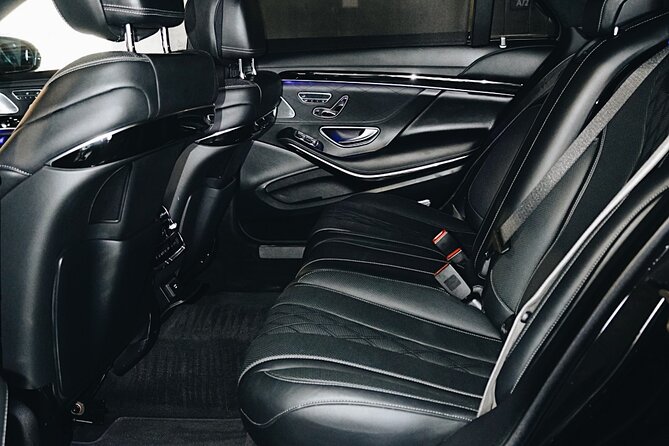 Seattle Departure Chauffeur Driven Airport Transfer by Executive Sedan - Experience the Comfort of an Executive Sedan