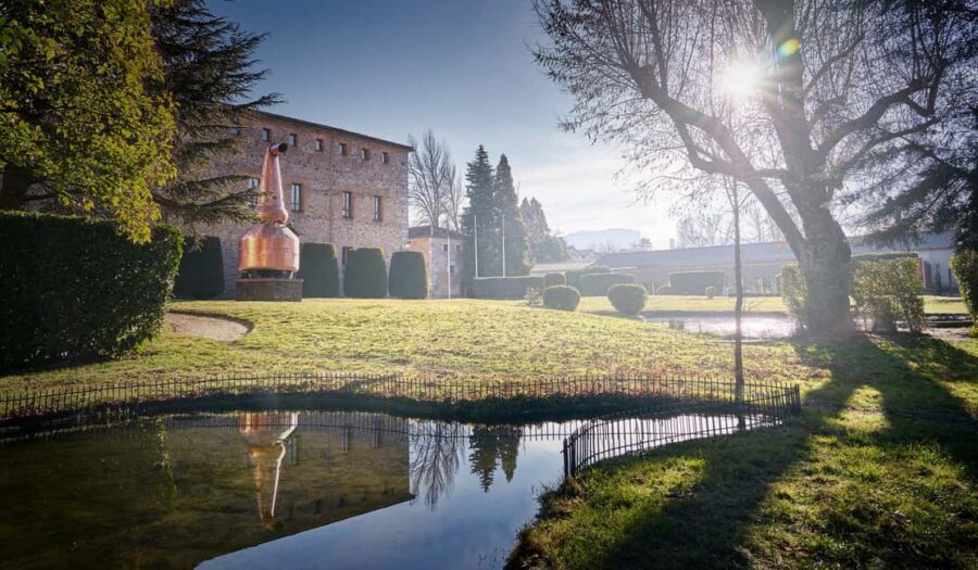 Segovia: Guided tour of the DYC Distillery with whiskey tasting - The Unique Setting of the DYC Distillery in Segovia