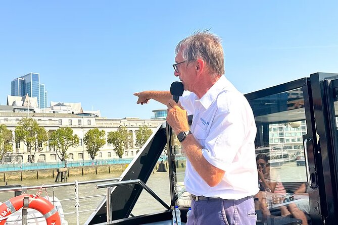 Seine River 1-Hour Sightseeing Cruise from the Eiffel Tower - Onboard Audio Commentary Enhances the Viewing Experience