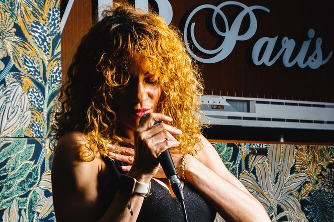 Seine River Dinner Cruise with Live Singer by VIP Yacht de Paris - The Iconic Parisian Landmarks Visible from the Upper Deck