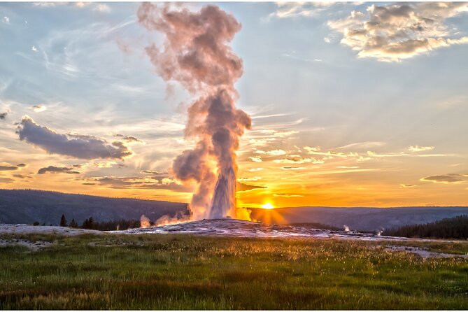 Self Guided Audio Walking Tour of Old Faithful Geyser Basin - Exploring Heart Spring and Its Unique Blue Waters