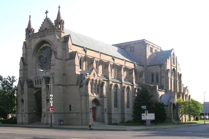 Self Guided Detroit Scavenger Hunt: Midtown Groove - The Route: From the Majestic Theatre to Eastern Market Murals