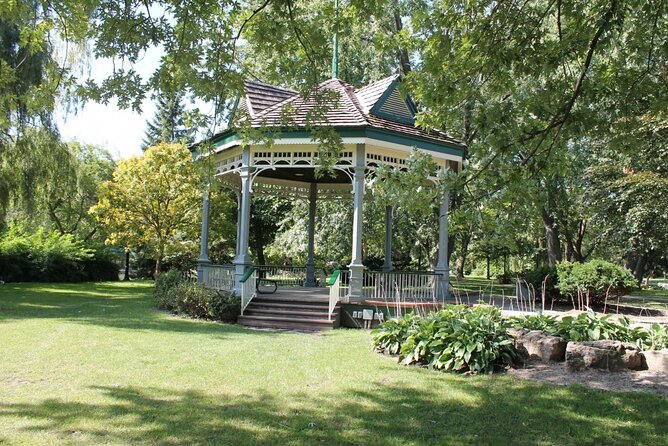 Self-Guided Kitchener Scavenger Hunt: The Kingdom of Kitchener - Challenge-Focused Activities for All Ages