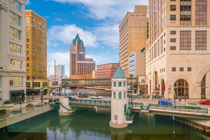 Self-Guided Scavenger Hunt: Milwaukee A Splash of Color - Starting Point and Meeting Logistics in Milwaukee
