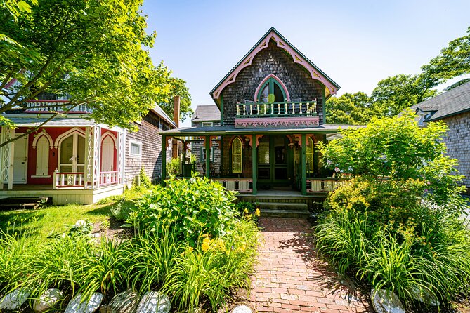Self Guided Walking Tour of Oak Bluffs Marthas Vineyard - Exploring Oak Bluffs’ Historic Cottages and Architecture
