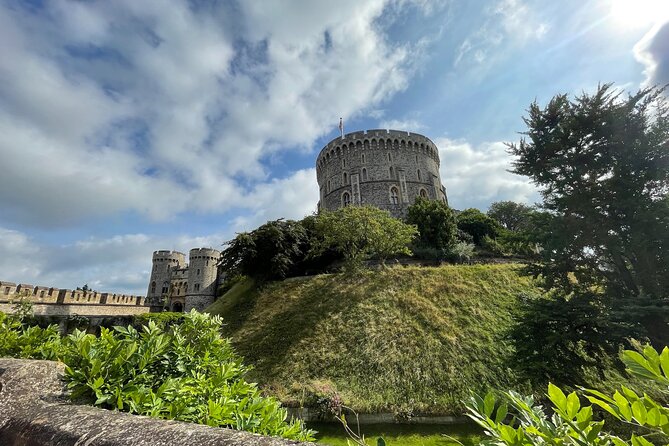 Self-Guided Walking Tour of Windsor Town with Mobile App - Discover Windsor’s Royal Heritage and Notable Landmarks