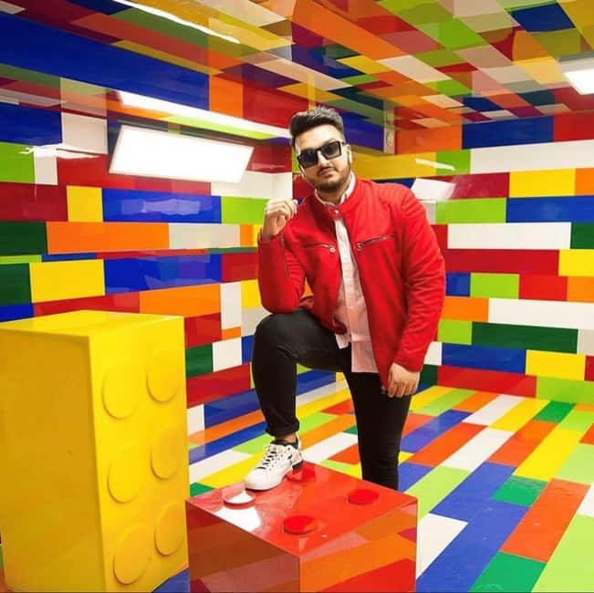 Selfie Museum Budapest Entry Ticket - Location and Overall Setting of the Selfie Museum Budapest