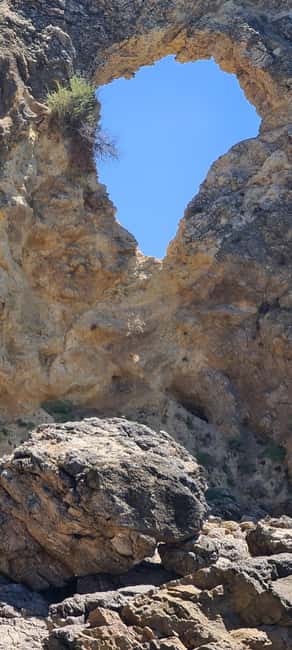Sesimbra: Boat Trip to the wild beaches and caves - Visiting the Iconic Sea Caves: Arco da Pombeira and Boca do Tamboril