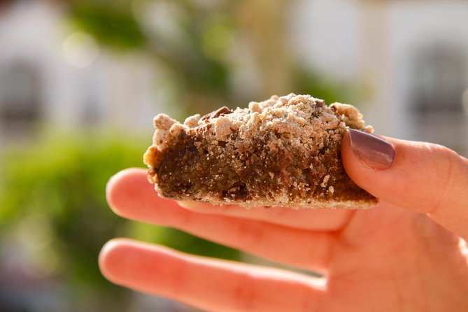 Sesimbra Walking Tour - Strolling Along 25 de Abril Avenue and the Beachside Promenade