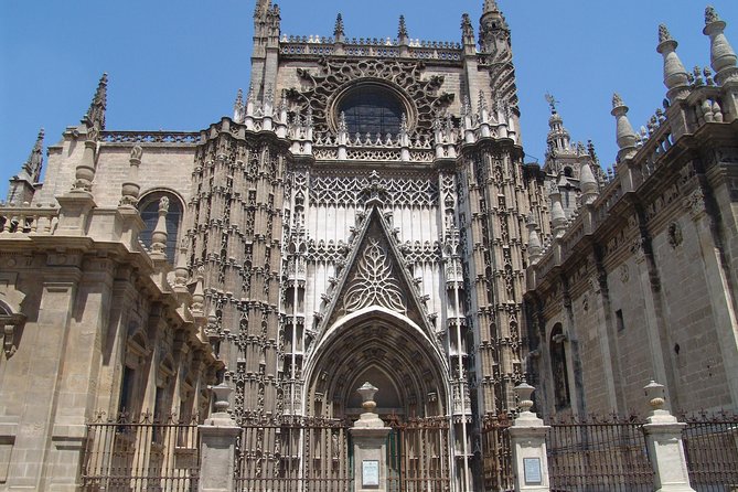 Seville Cathedral, Alcazar, and Jewish Quarter Skip-the-Line Combo Tour - Skip-the-Line Access to the Alcazar: A Royal Garden of Wonders