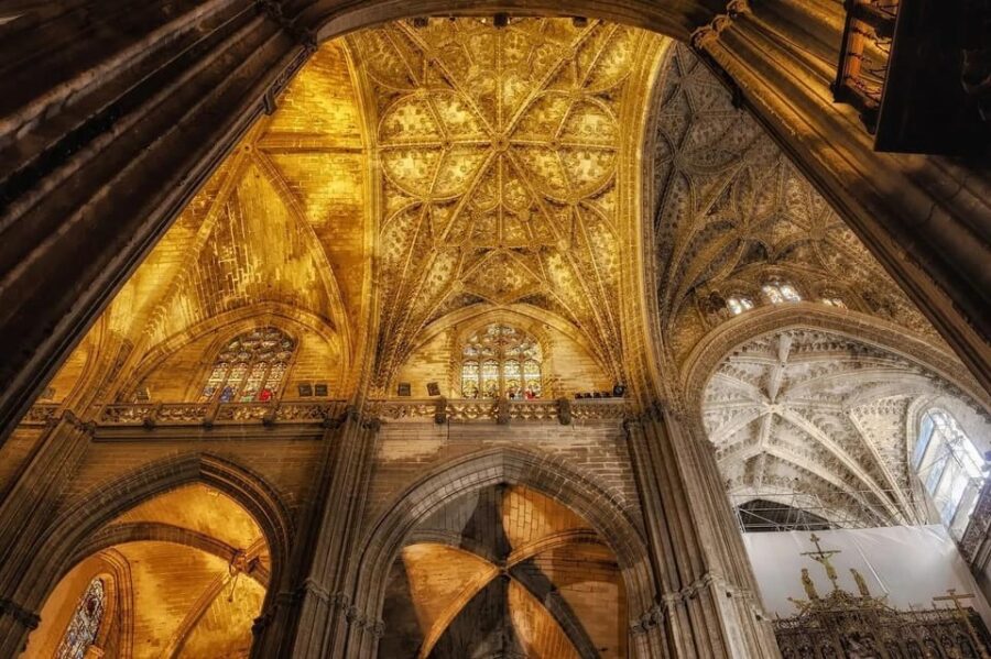 Seville Cathedral & Giralda Guided Tour: Skip-the-Line Entry - Discovering Seville Cathedral and Its Architectural Grandeur