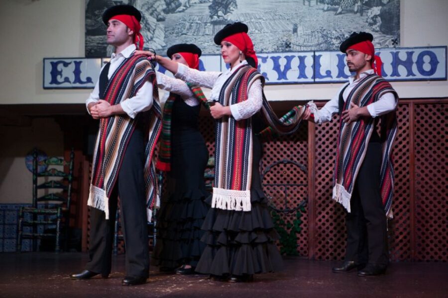 Seville: El Patio Sevillano Flamenco Show Ticket & Dinner - The Venue: El Patio Sevillano in Central Seville