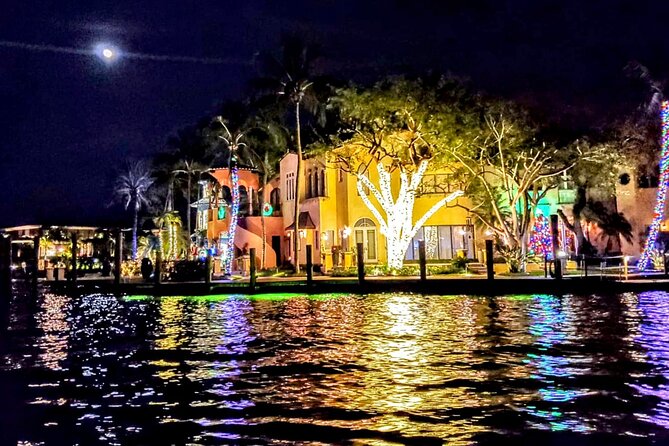 SHARED - 2h Holiday Lights Cruise Tour in Fort Lauderdale (6pax) - Stunning Waterfront Mansions on Millionaires Row