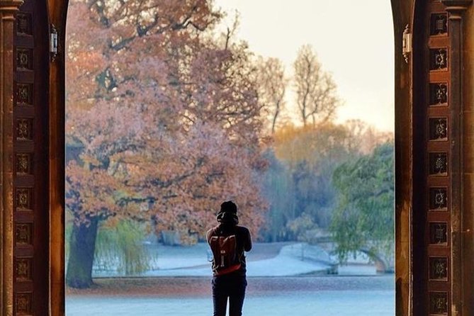 Shared | Alumni-led Cambridge Walking Tour w/opt King's Chapel - The Scenic Beauty of The Backs and the Architectural Charm of Colleges