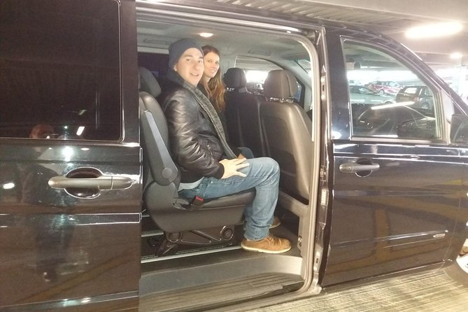 Shared Arrival Transfer London Airport to Hotel Accommodation - Comfort and Convenience on the Ride