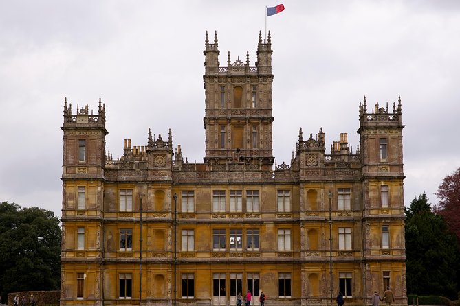 Shared Group Downton Abbey and Highclere Castle Tour from London - Exploring Cogges Manor Farm: England’s Farming Heritage and Series Filming Site
