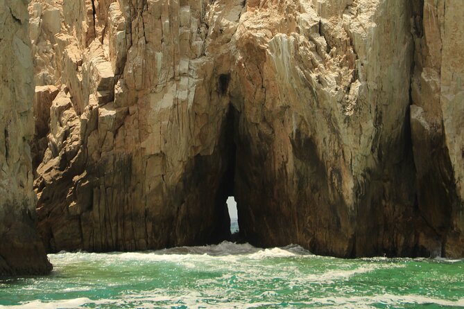 Shared Tour to the Arch of Cabo San Lucas - The Experience of the Glass Bottom Viewing