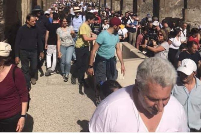 Sharing Tour of Pompeii - Visiting the Roman Temple Buried by Vesuvius