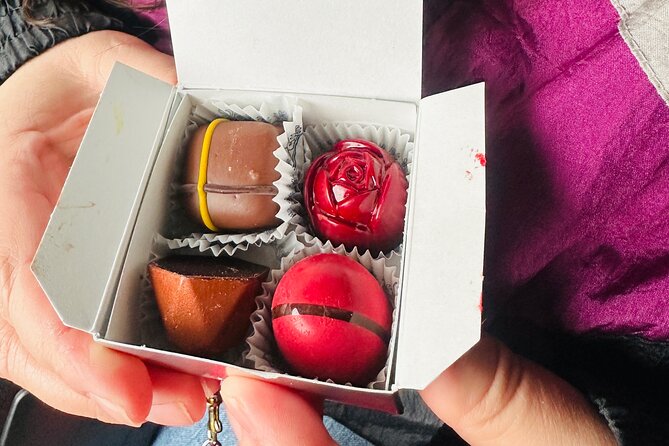 Shopping and Food Walking Tour in Philadelphia with Guide - Walking Through Old City and Historic Landmarks