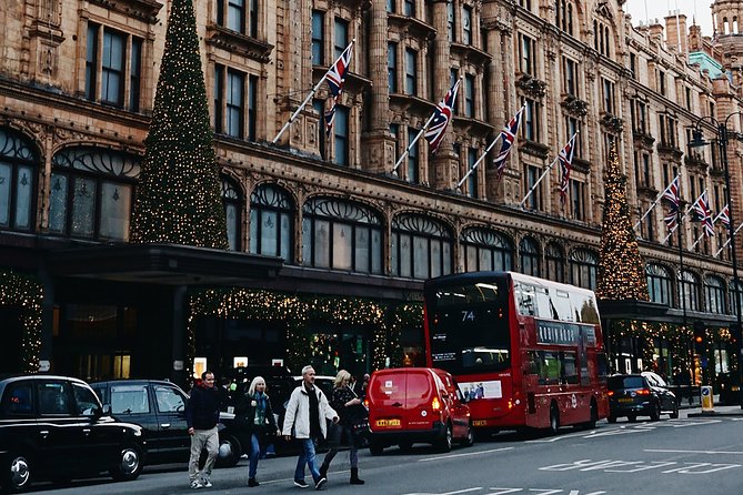 Shopping Tour in London: Exclusive and Private - Shopping at Selfridges: The Retail Icon on Oxford Street