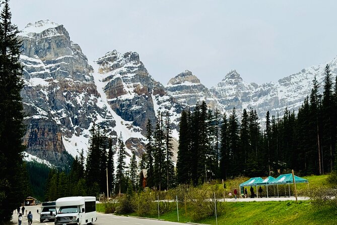 ShuttleBus 2way Banff to Lake Louise (1Hr) and Moraine Lake (1Hr) - Scenic Route with Iconic Passes and Pass By Viewpoints