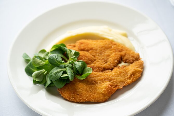 Sinatra Tribute Show and Dinner Experience in Manes - The Architecture and Artistic Setting of Mánes