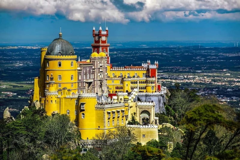 Sintra Magic & Coastal Wonders: Private Day Trip from Lisbon - Visiting Sintra’s Palaces: Pena Palace and Quinta da Regaleira