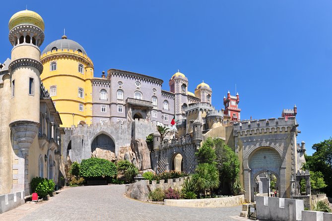 Sintra Palaces Full Day Private Tour from Lisbon - Quinta da Regaleira: A Mystical Mansion