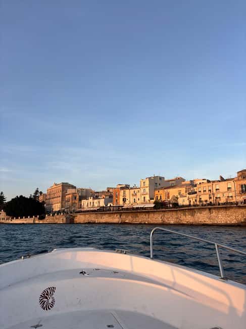 Siracusa: Christmas Boat Tour with "Spumante and Pandoro" - Exploring Siracusa’s Marine Caves and Coastline
