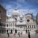 Skip the line Doge's Palace Guided Walking Tour in Venice - Inside the Palace: The Main Halls and Art Collections