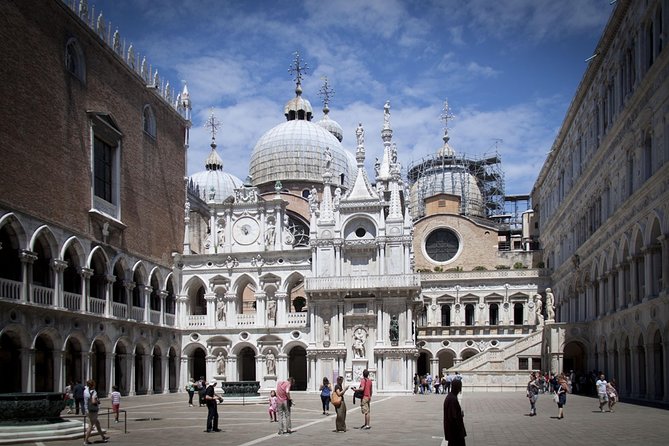 Skip the line Doge's Palace Guided Walking Tour in Venice - Inside the Palace: The Main Halls and Art Collections