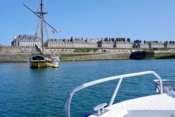 Small group boat trip with a local - Exploring Saint-Malo’s Fortified Walls and Historic Sites