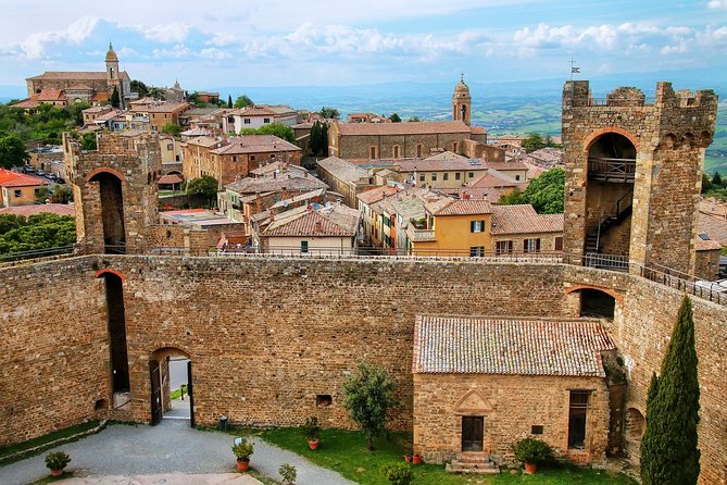 Small group Brunello di Montalcino Wine Tour from Siena - The Guide’s Role and Storytelling Style