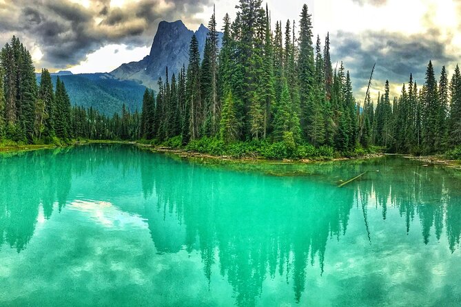 Small Group Day Tour to Banff Lake Louise Moraine Lake Icefields - Visiting Peyto Lake and Bow Lake for Vivid Views