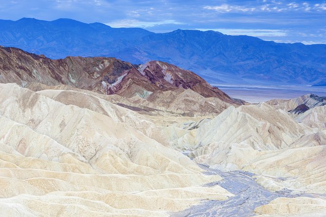 Small-Group Death Valley National Park Day Tour from Las Vegas - Exploring Death Valley’s Famous Vistas and Landmarks