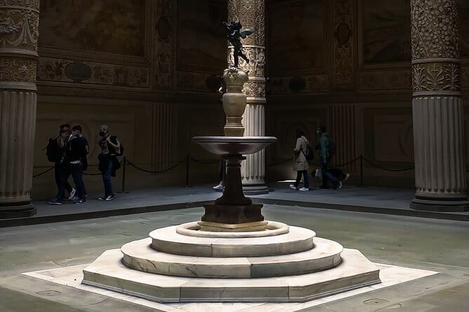Small-Group Palazzo Vecchio Secret Passages Tour with Lunch Or "Gelato" - The Guide: Expertise and Enthusiasm