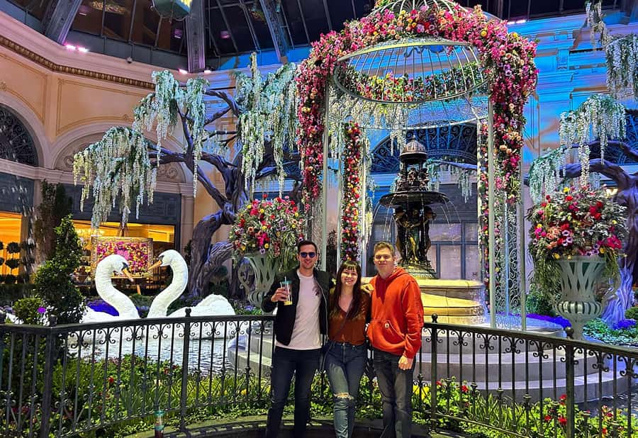 Small Group Vegas Strip Walking Tour with Free Drink - Meeting Point at Flamingo’s Entrance on Las Vegas Boulevard