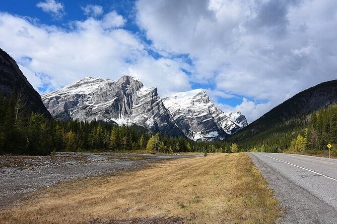 Smartphone Audio Driving Tour between Lake Louise and Calgary - Discovering Points of Interest Along the Route