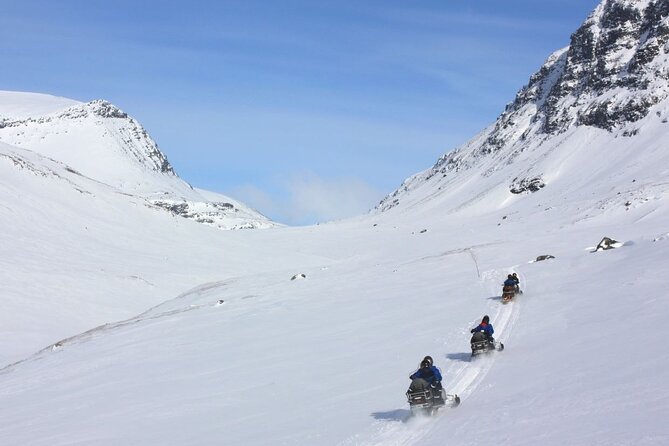 Snowmobile Evening Adventure outside Tromsø - Snowmobiling in the Arctic: Guided Thrills and Turn-taking